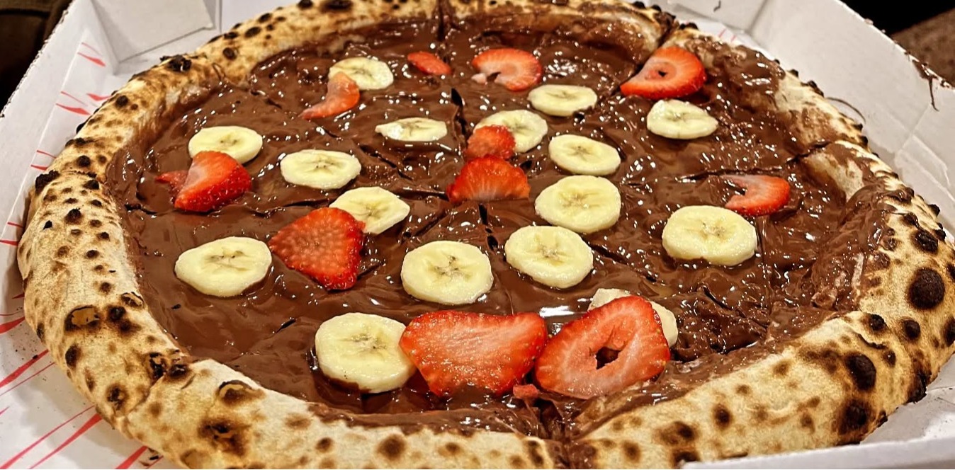 Nutella pizza from Paesinos with strawberry and banana toppings